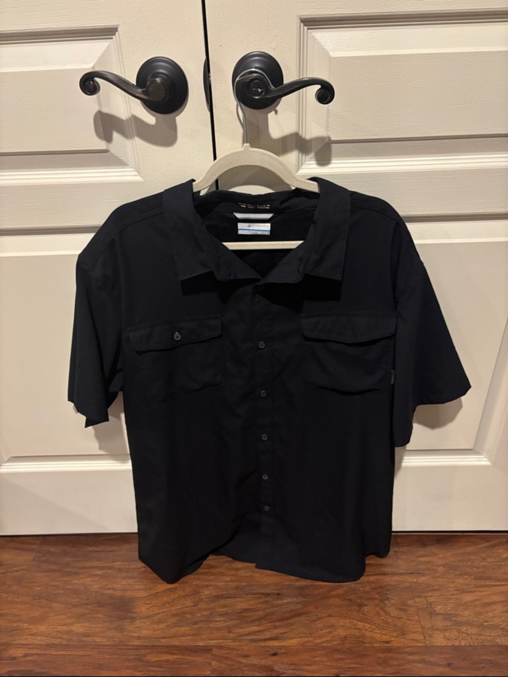 Columbia Black Short-Sleeve Casual Button-Down Shirt